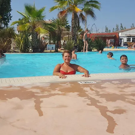Le Montourey Κάμπινγκ *